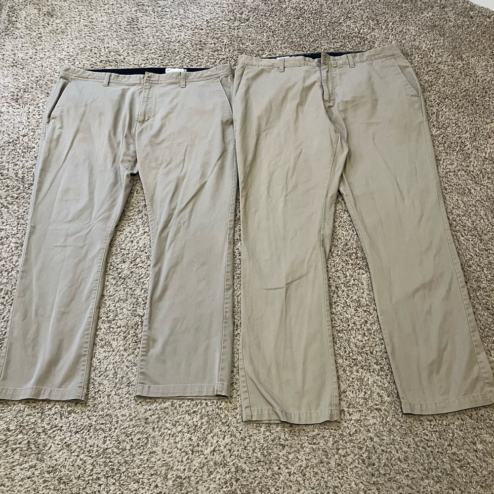 2 men pants Volcom size 42 and 40 Used